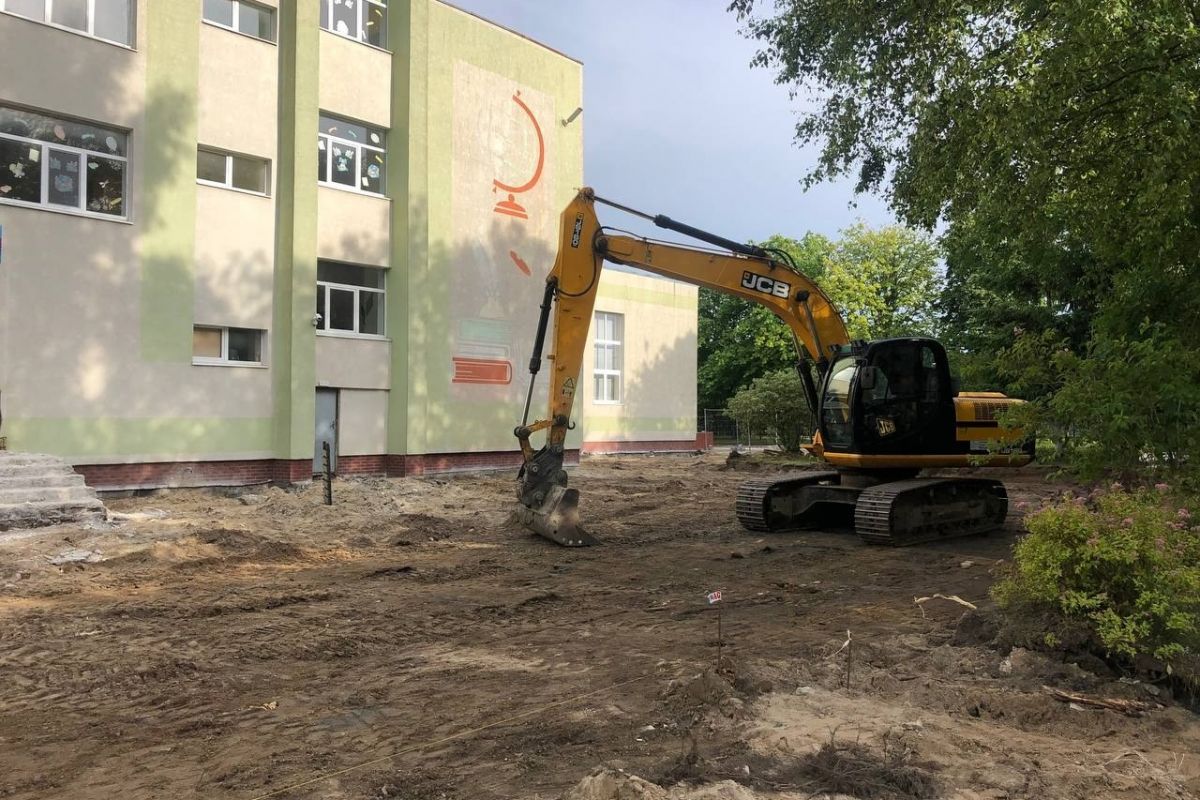 Благодаря народной программе «Единой России» обновляется двор школы пос. Донское