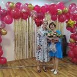 Секретарь местного отделения «Единой России» поздравила с 70-летним юбилеем руководителя Централизованной библиотечной системы Сормовского района