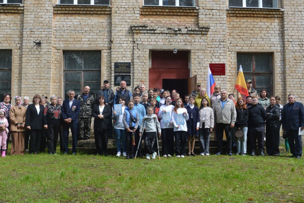 В селе Рязанской области «Единая Россия» открыла мемориальную доску участнику СВО