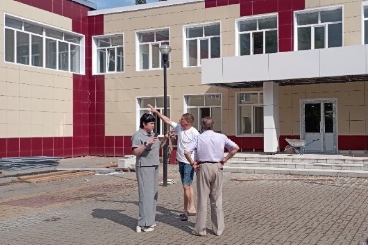 Мичуринские городские партийцы в рамках народной программы проинспектировали капитальный ремонт школы №7