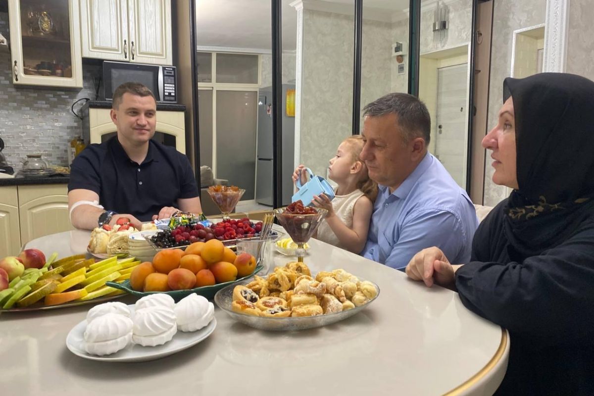 Артём Бичаев посетил семью героя СВО Азима Муслимова