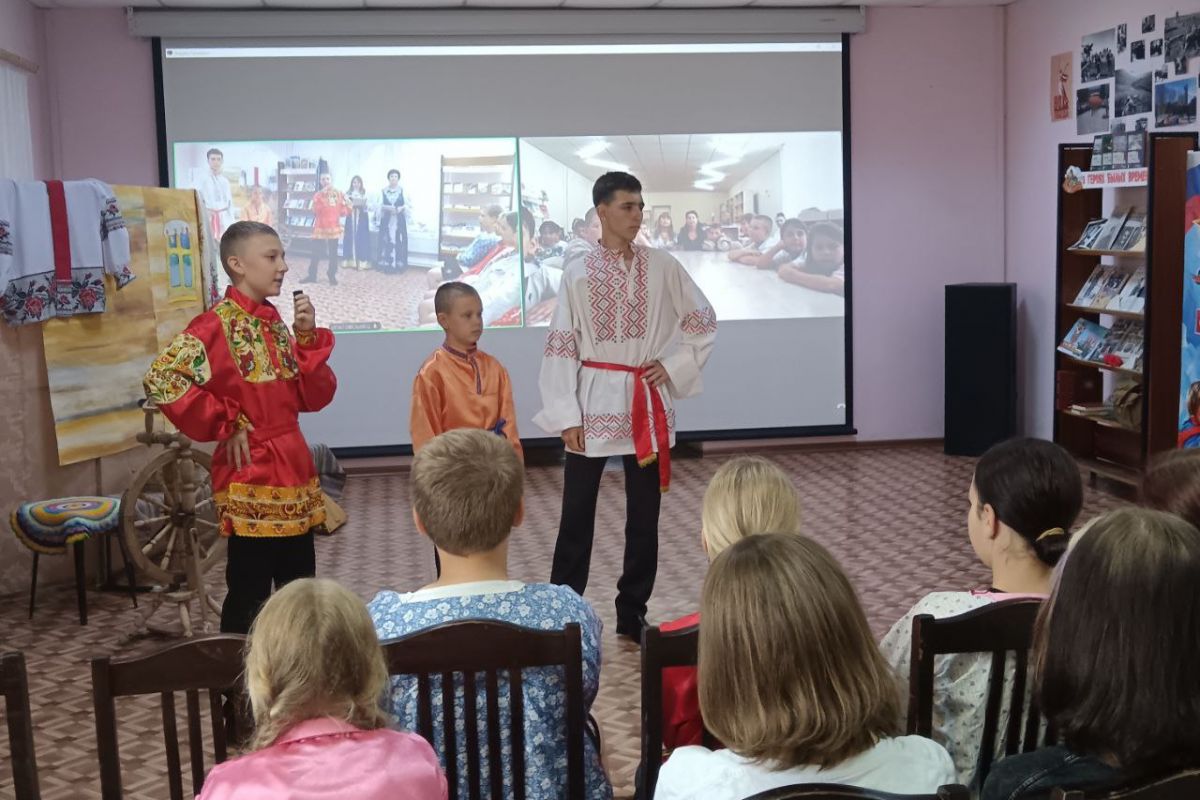 Члены и сторонники «Единой России» организовали телемост в преддверии Дня косоворотки