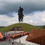 В Тверской области у Ржевского мемориала Советскому солдату развернули 300-метровую Георгиевскую ленту