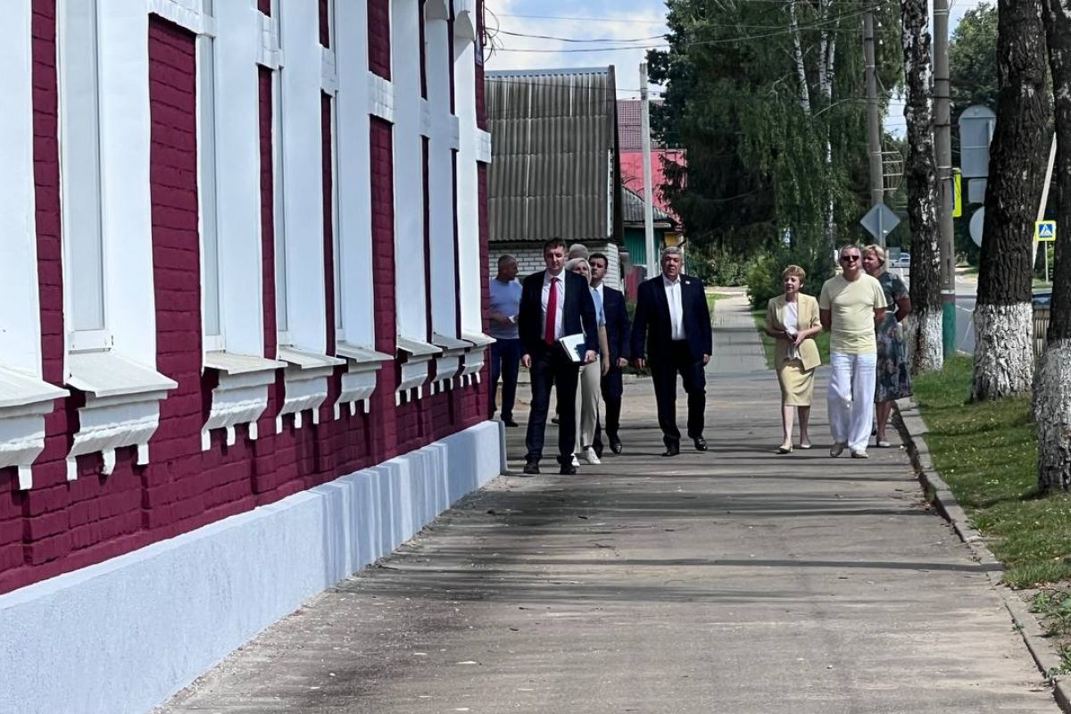 Депутаты оценили ход капремонта в мосальской школе