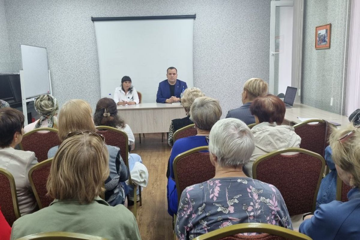 В Иркутске на встрече в рамках партпроекта «Старшее поколение» иркутянам рассказали о доступных льготах и мерах социальной поддержки