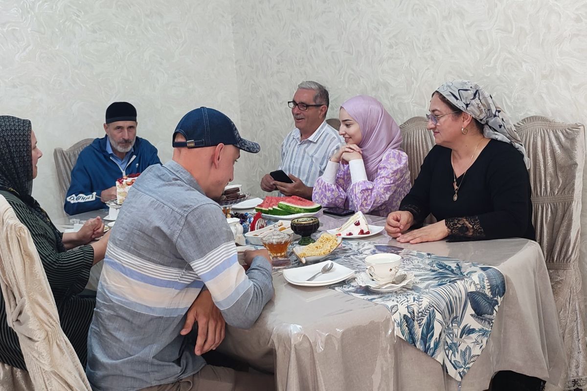 В День семьи активисты «Единой России» собрали семьи на чаепития, укрепляя традиции и ценности, которые объединяют нас в счастье и поддержке.