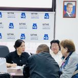 Жители Якутска обратились с земельными вопросами на приёме в региональной общественной приёмной партии