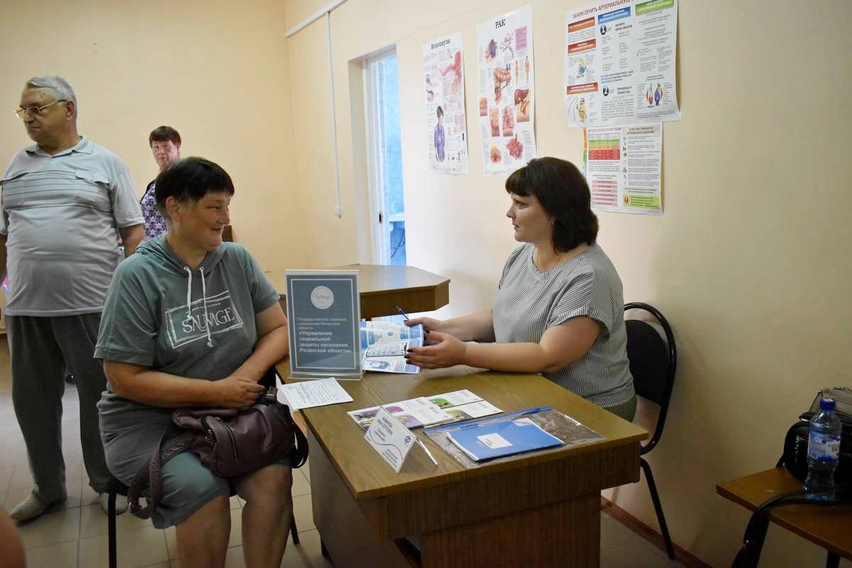 В Захаровском районе работал социальный автопоезд «Забота и здоровье»
