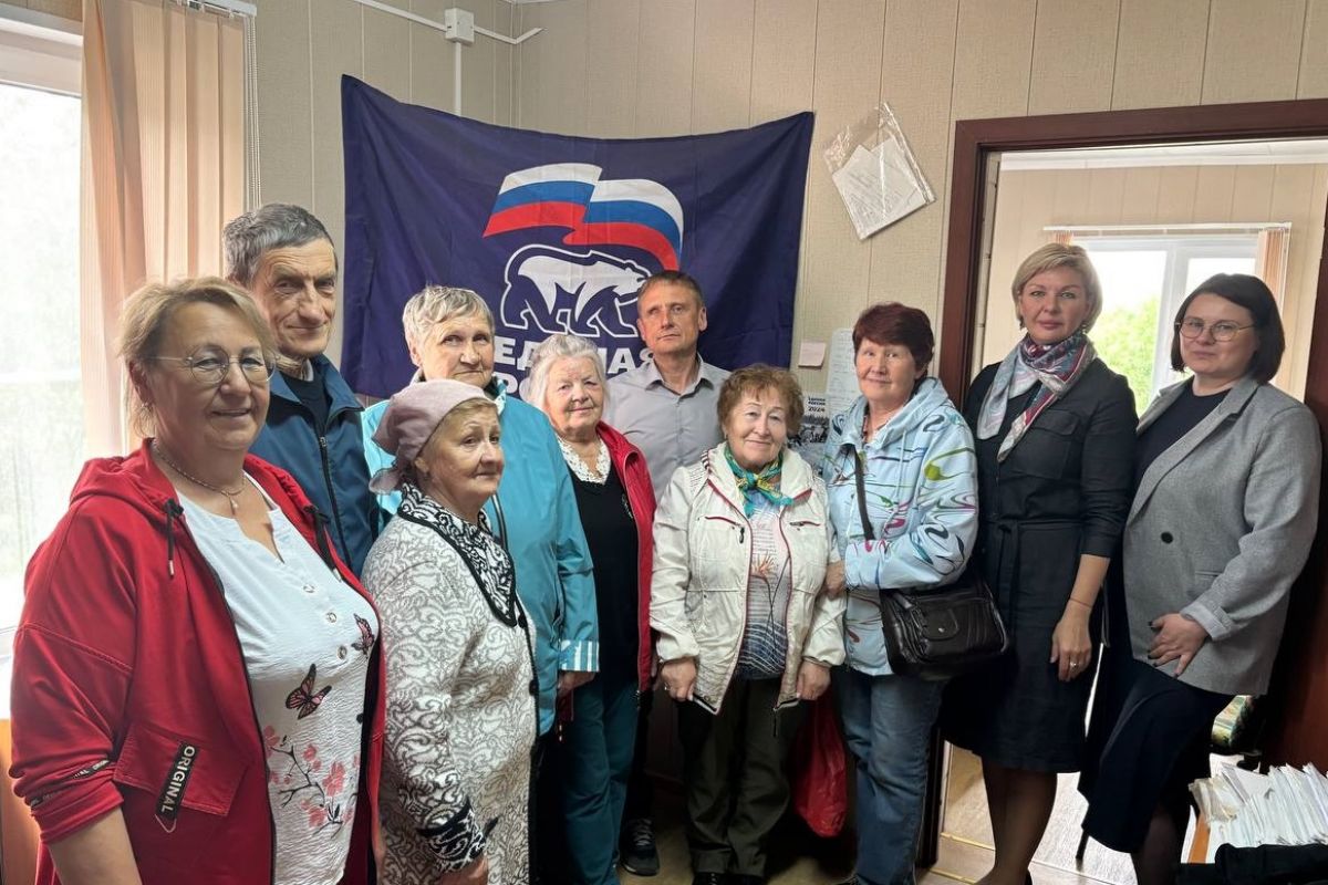 В Ненецком автономном округе состоялась встреча Уполномоченного по правам человека Екатерины Ждановой с активистами клуба общения пенсионеров «Миряночка», организованная депутатом фракции «Единая Россия» в Собрании депутатов НАО Виктором Гмыриным