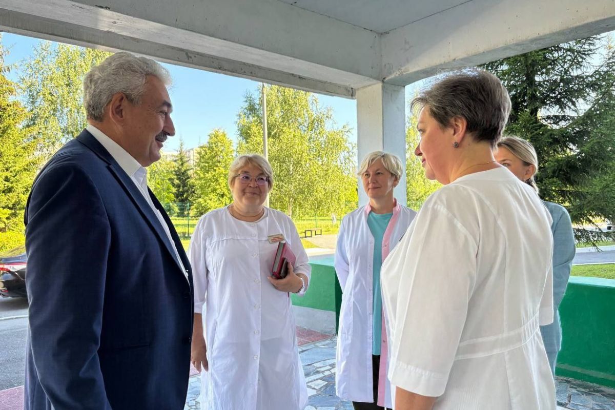 Леонид Черкесов встретился с коллективом Городской детской клинической больницы