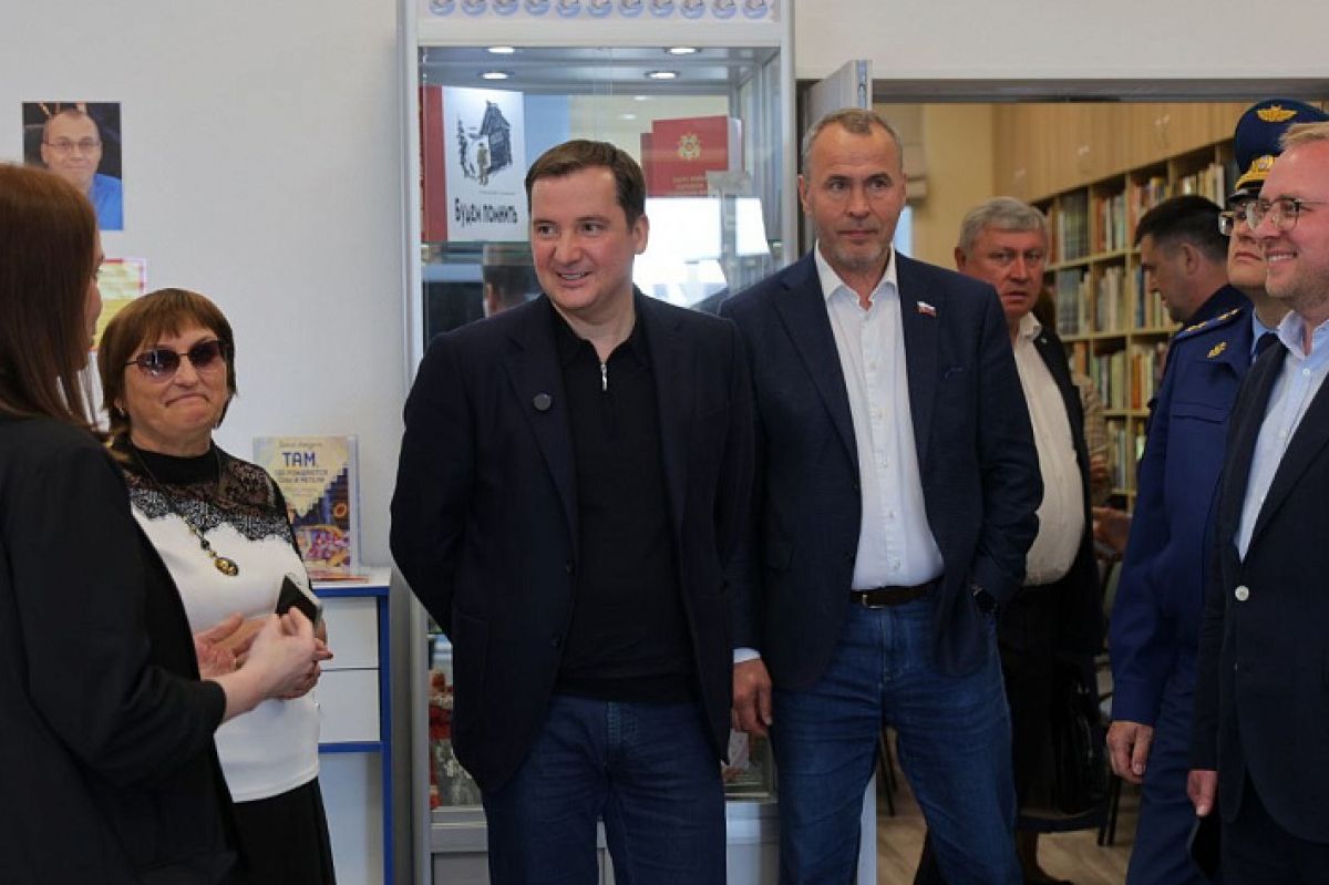 Александр Цыбульский ознакомился с работой модельных библиотек в Мезени