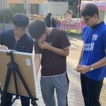 Молодогвардейцы в Махачкале провели патриотическую уличную акцию в День Конституции РД