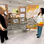 Губкинская организация инвалидов передала бойцам СВО 178 тактических носилок, изготовленных своими руками