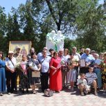 Парад семей, просветительские мероприятия, вручение ромашек и наград – «Единая Россия» поддержала торжества по случаю Дня семьи, любви и верности