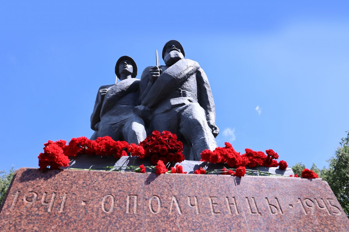 Вечная память защитникам столицы! Депутаты Мосгордумы возложили цветы к монументам в честь 84-й годовщины начала формирования Московского народного ополчения