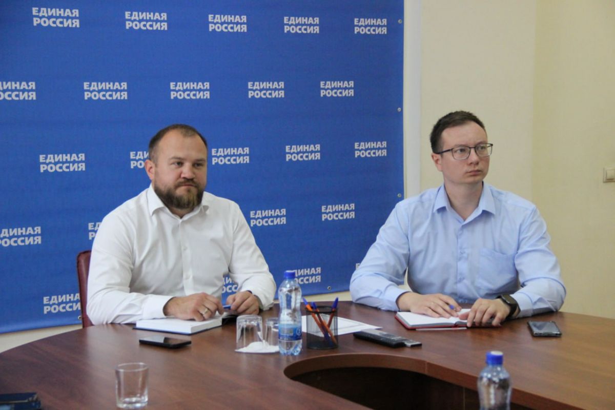 Работу курских партийцев по реализации мероприятий проекта «Моя карьера с Единой Россией» отметили