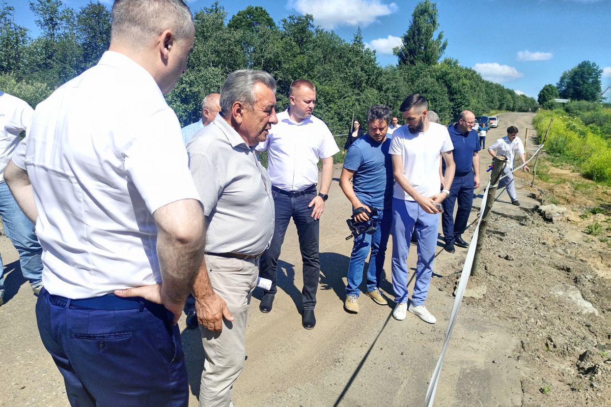 Партийный десант оценил ход ремонта дорог в Тутаевском и Рыбинском округах