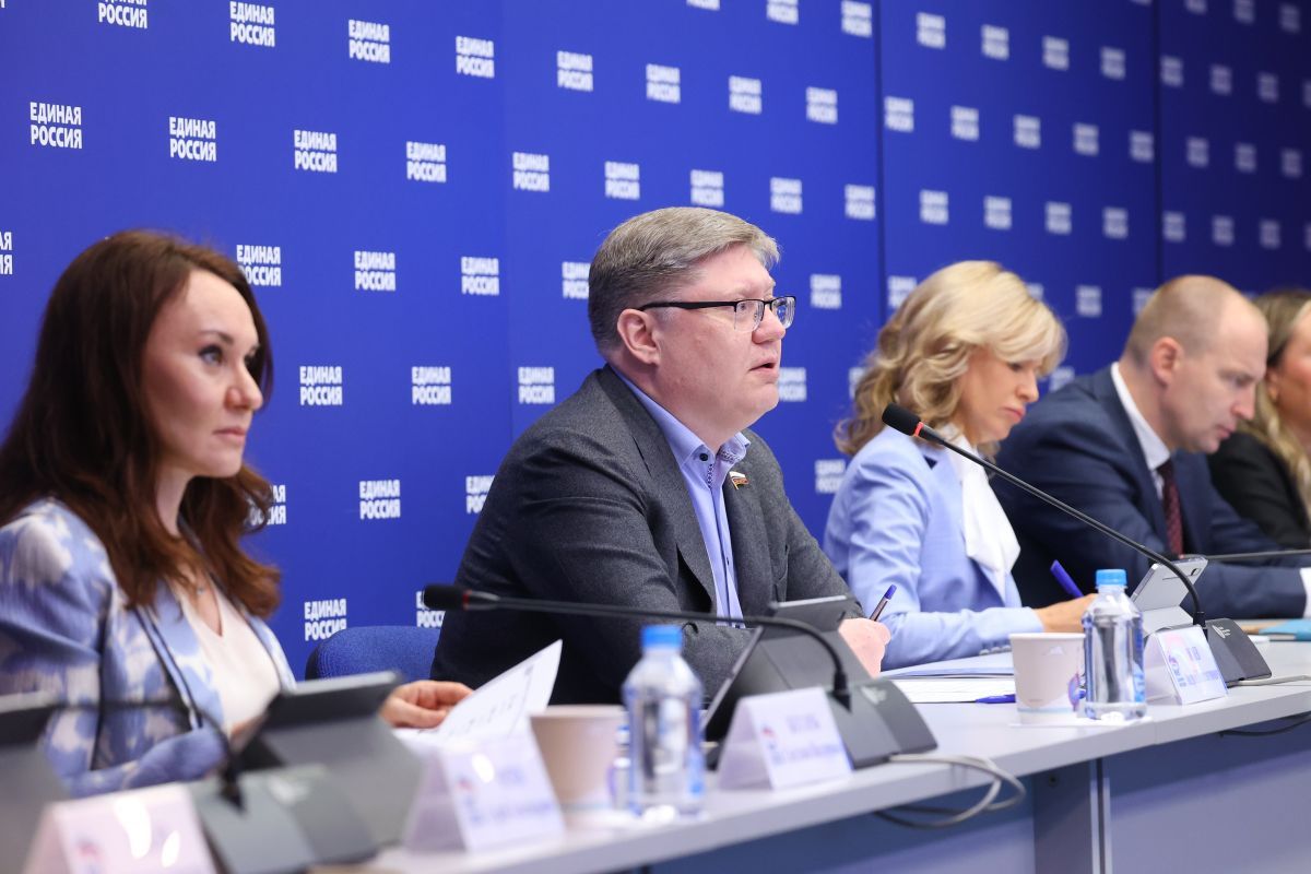 Андрей Исаев: Партпроект «Моя карьера с Единой Россией» в этом году помог трудоустроить более 2,3 тысяч участников СВО