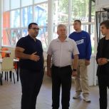 Развитие адаптивного спорта и мастер-класс от ветерана СВО: Николай Воробьев посетил оздоровительный лагерь «Орленок»