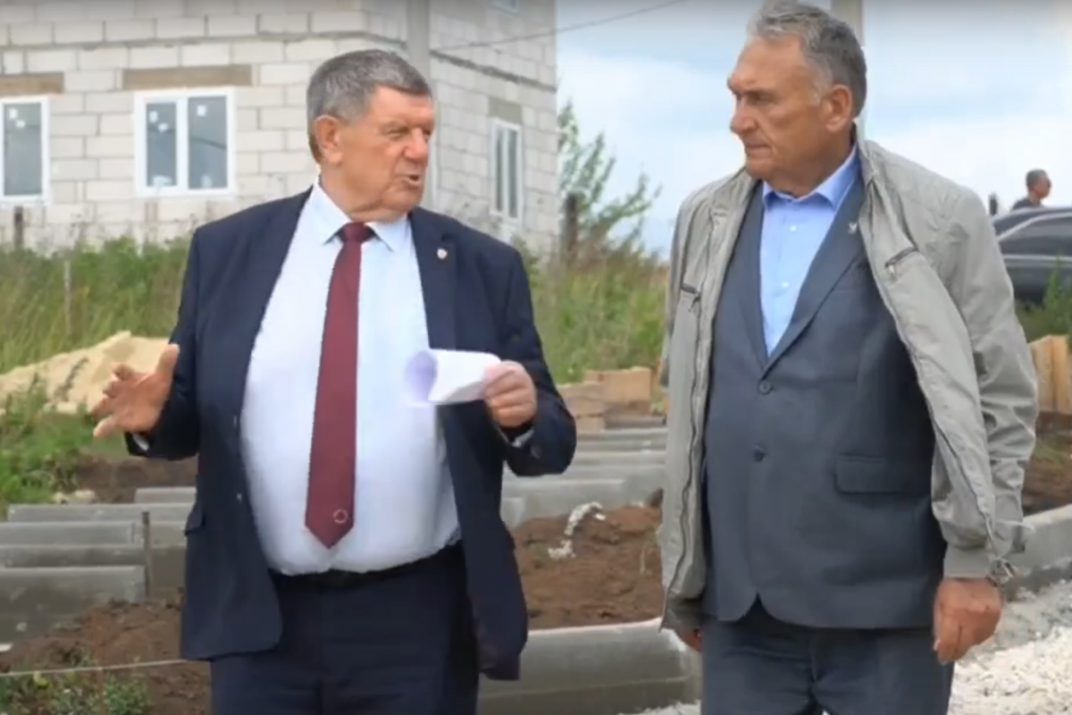 Владимир Сидоров проверил ход строительства дороги на улице Рыбацкой в Пронском районе