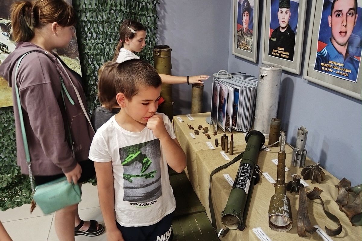 Калтанские единороссы отвели школьников в музей