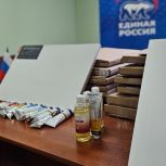 Депутат-единоросс крымского парламента Анна Рубель передала в студию изобразительного искусства Белогорского района канцелярские принадлежности