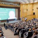 Олег Кожемяко наградил победителей конкурса «Семья года» в Приморье