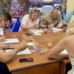 В штабе общественной поддержки «Единой России» в Санкт-Петербурге активистов научили изготовлению традиционной народной игрушки