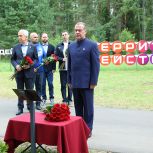Дмитрий Медведев возложил цветы к Памятнику Неизвестному солдату и Аллее памяти