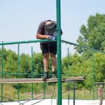 При поддержке «Единой России» в Искитиме строят спортивную площадку