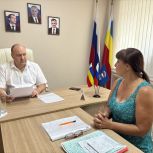 Депутат «Единой России» Валерий Завгородний провел прием граждан в поселке Матвеев Курган
