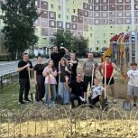 В рамках партпроекта «Чистая страна» в Нягани прошёл городской субботник