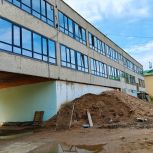 Эксперты партийного десанта: В Нягани продолжается капитальный ремонт школы №3