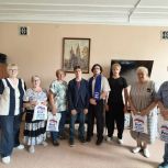 В Новокузнецке молодогвардейцы поздравили ветеранов-металлургов