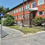 Партийцы оценили качество нового пешеходного тротуара по улице Центральная в селе Чеускино