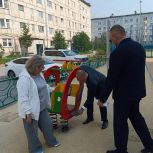 Партийный десант оценил состояние детских и спортивных площадок Надымского района