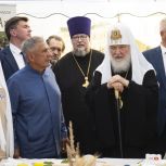 Рустам Минниханов и Патриарх Кирилл посетили Петропавловский собор