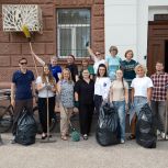 Единороссы провели субботник ко дню рождения Тюмени
