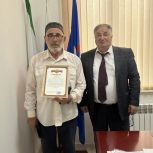 В Малгобеке поздравили кузнеца-литейщика Султана Агиева с Днем металлурга