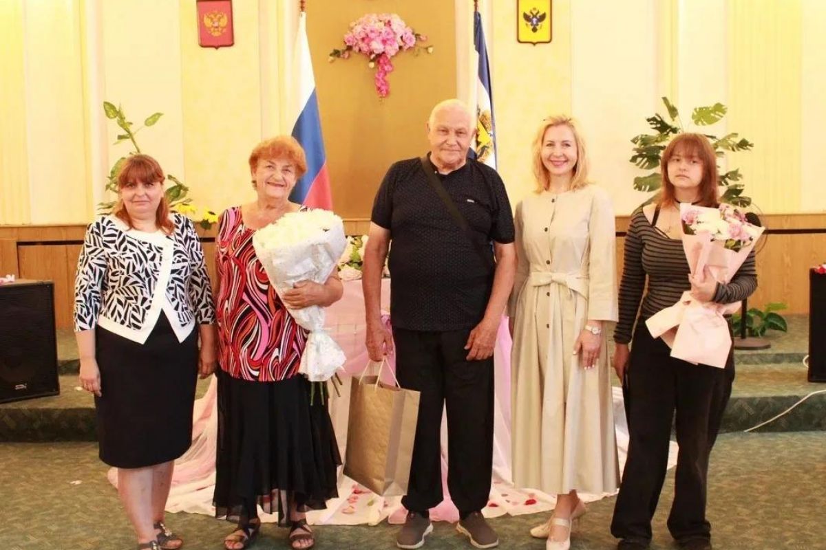 Семейная пара из Геническа, прожившая 54 года вместе, поделилась секретом долголетия брака