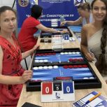 В штабе общественной поддержки «Единой России» в Севастополе состоялся чемпионат по нардам