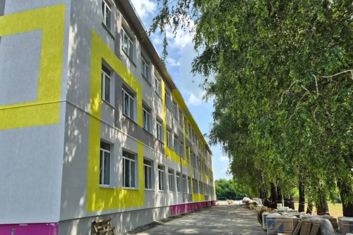 Павел Малков: Приводим в порядок школы региона