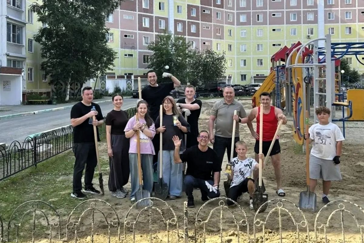 В рамках партпроекта «Чистая страна» в Нягани прошёл городской субботник