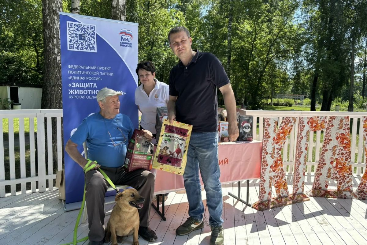 Партийцы помогают четвероногим найти дом