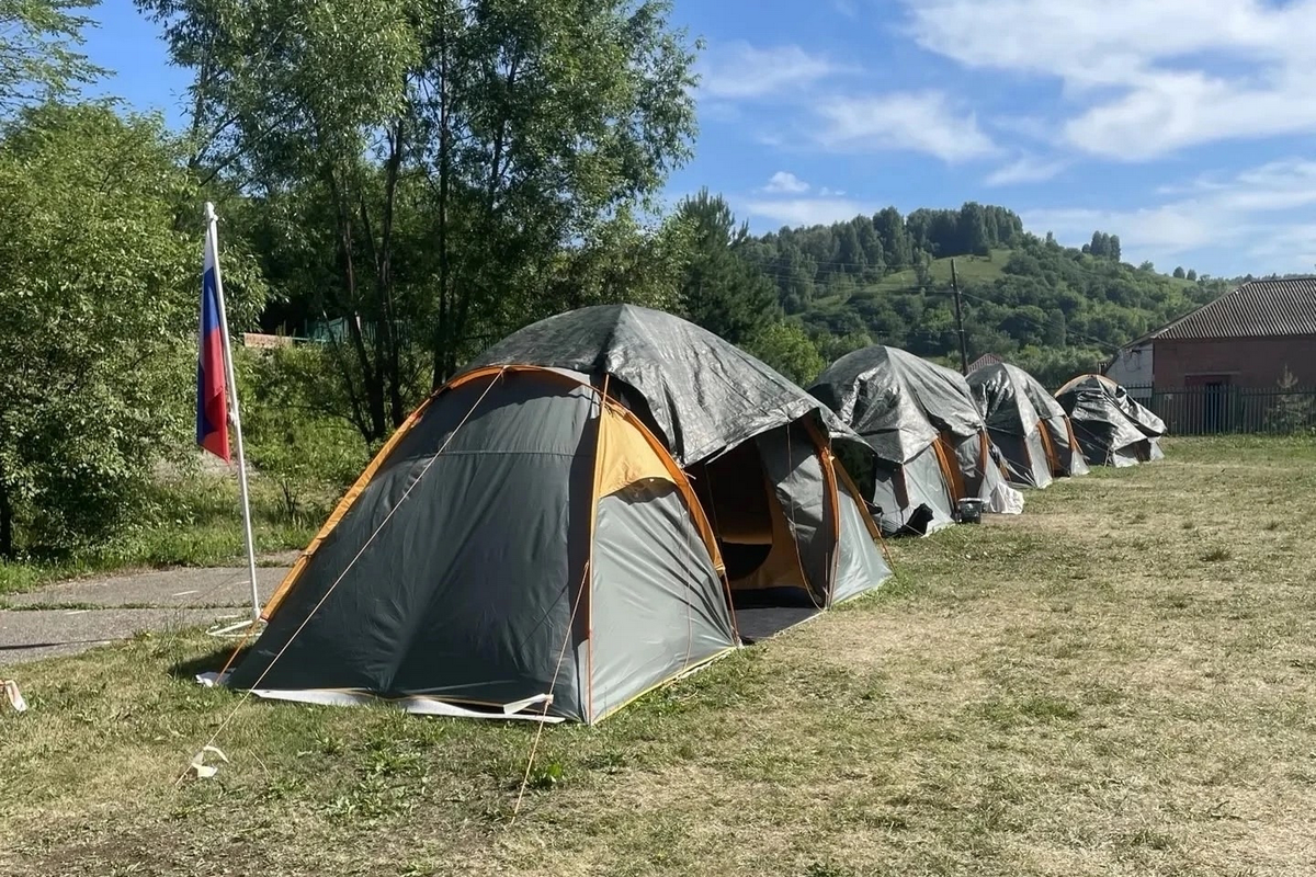 В Осинниках единороссы проверили палаточный лагерь