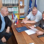 Депутат «Единой России» Ильдар Акчурин оплатил подписку тридцати семьям Камешкирского района.
