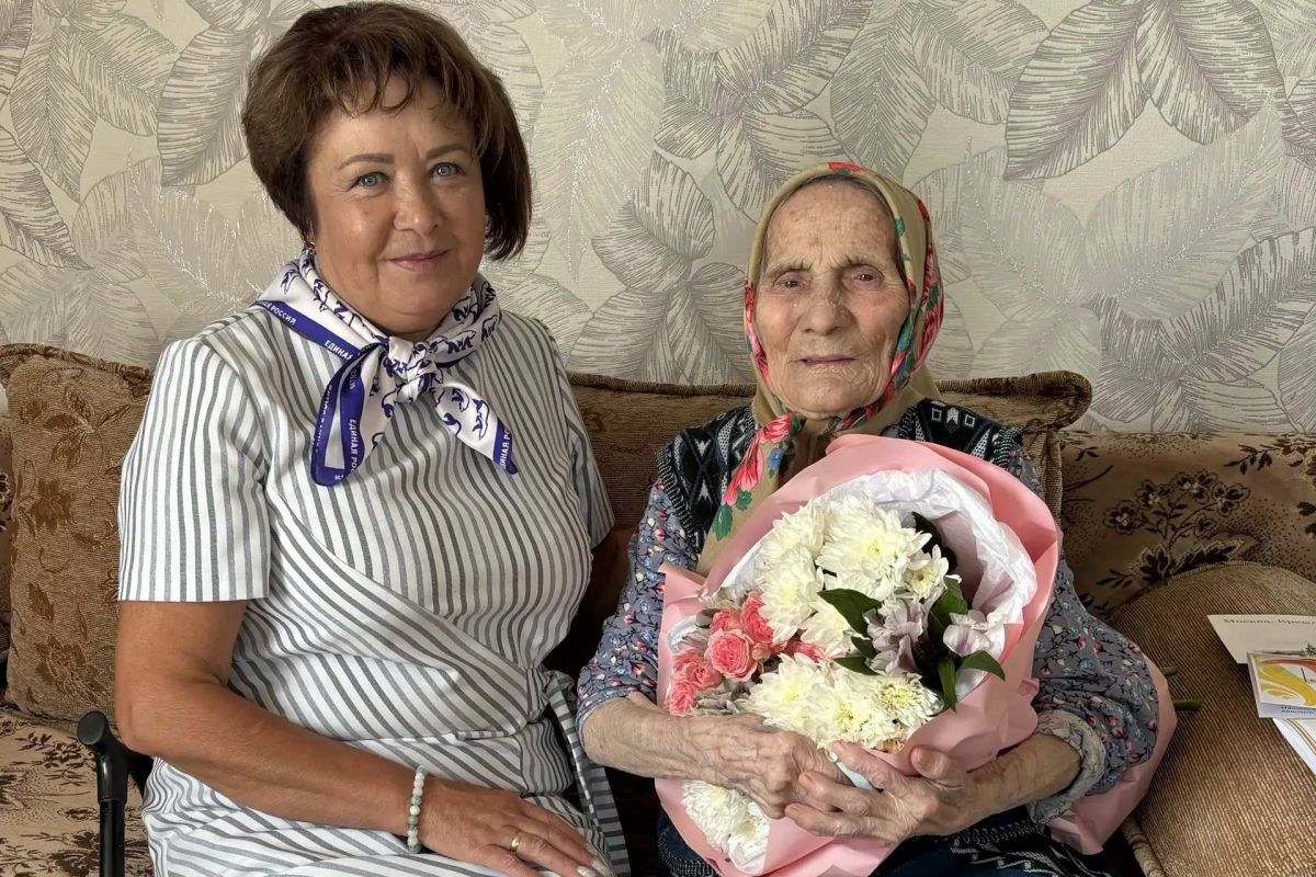В Мензелинске поздравили с 96-летием труженицу тыла Васигу Султангарееву