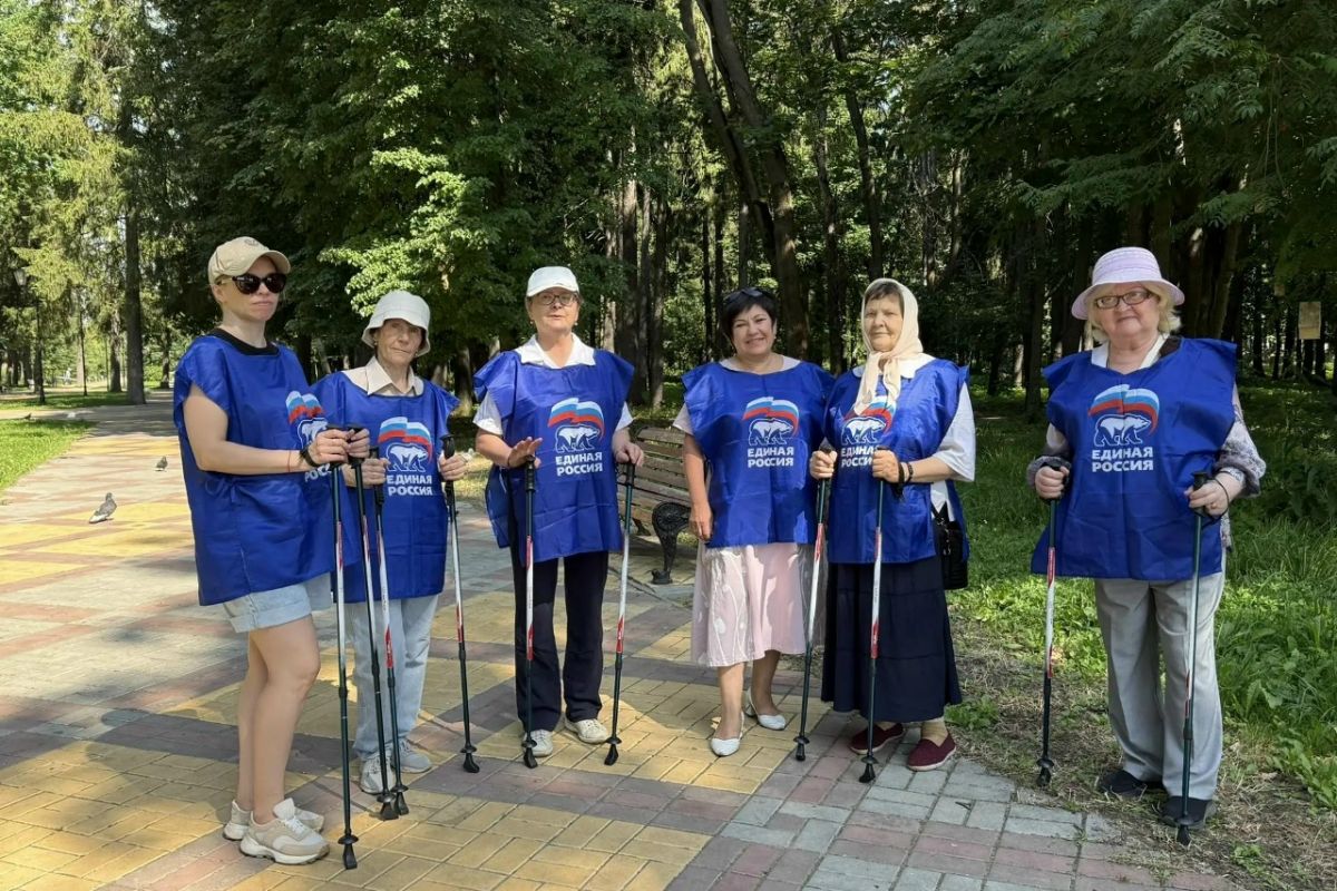 «Скандинавская» прогулка «Женского движения ЕР»