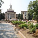 В Луганске идет реконструкция сквера имени Михаила Матусовского
