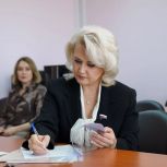Алла Салаева подала документы в избирком для выдвижения в Госдуму